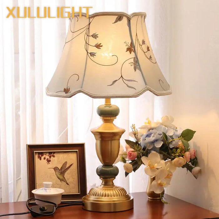 Lampe de table de chevet style américain rétro en métal et tissu vert