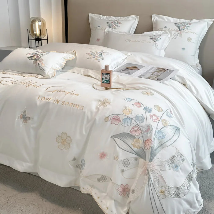 Parure de lit gaze en coton égyptien brodée fleurs chic sur un lit