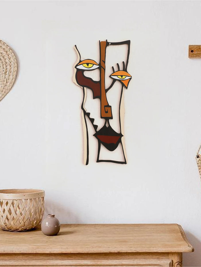 Décoration murale en bois avec visage abstrait gris foncé pour salon