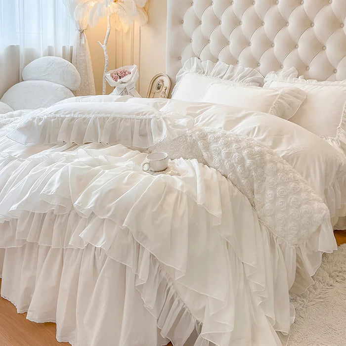 Parure de lit en dentelle blanche 100% coton style coréen sur un lit