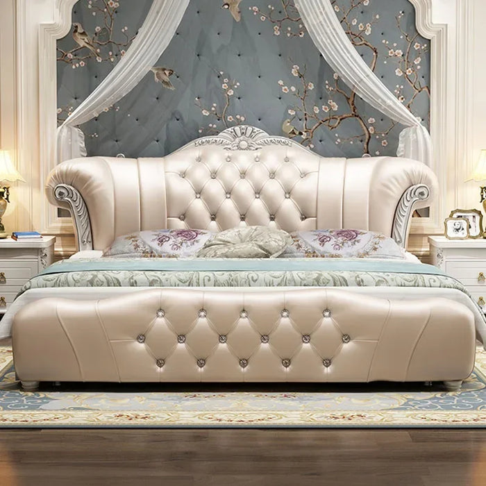 Lit de mariage en cuir noir et bois moderne dans une chambre élégante