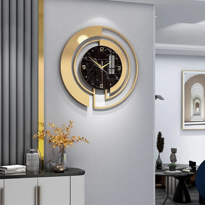 Horloge murale design métal gris clair