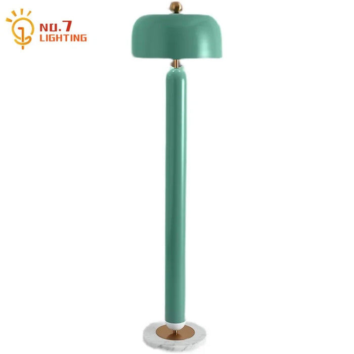 Lampadaire champignon design nordique vert dans un salon moderne