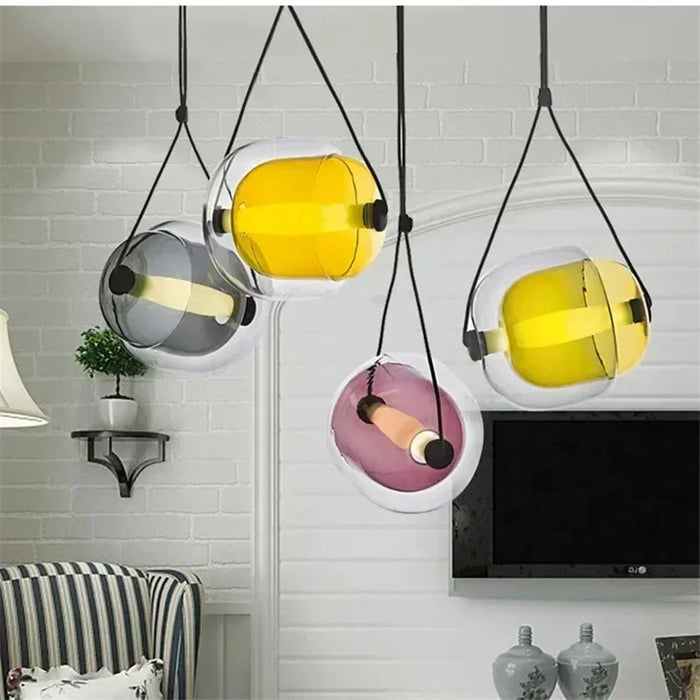 Lustre suspendu en verre design tête de lit chambre française