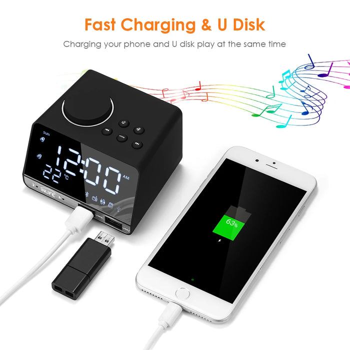 Horloge réveil radio Bluetooth design moderne sur table de chevet