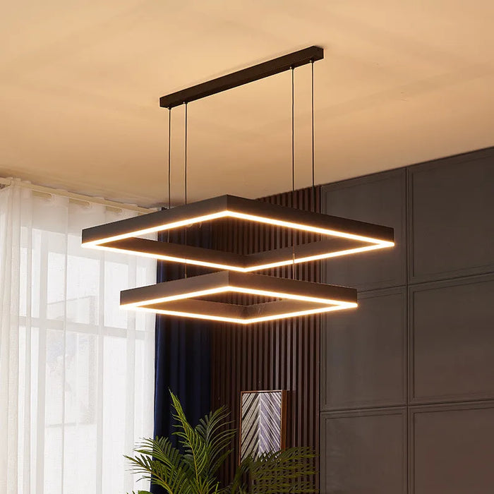 Suspension LED carrée moderne suspendue au-dessus d'une table à manger