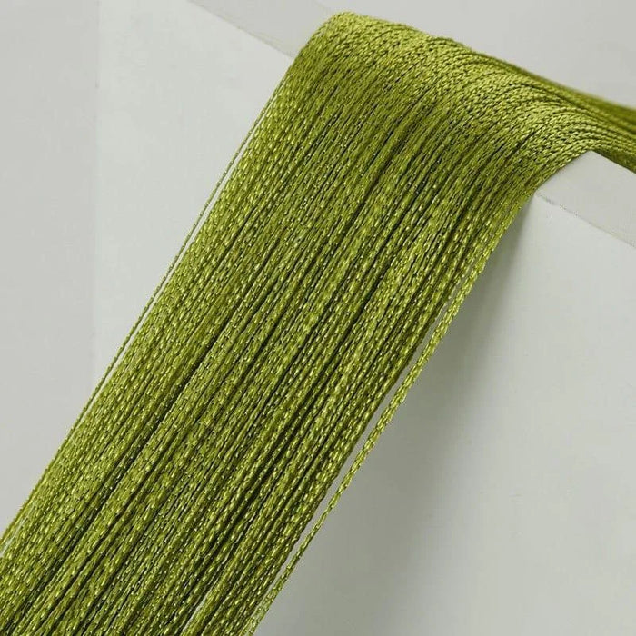 Cordon décoratif vert scintillant pour artisanat créatif, idéal pour embellir vos projets DIY, couture et décoration intérieure. Apportez une touche lumineuse et élégante à vos créations avec ce cordon aux reflets éclatants. Polyvalent et facile à utiliser, il est parfait pour les professionnels comme pour les amateurs de loisirs créatifs.