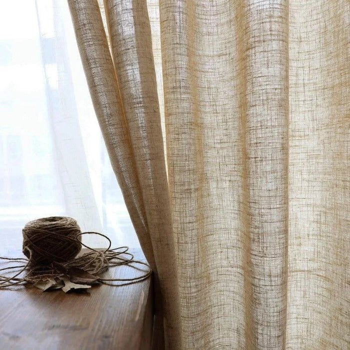 Rideau élégant beige pour salon, laissant passer la lumière tout en préservant l'intimité. Idéal pour une décoration intérieure moderne et chaleureuse. Accessoire parfait pour embellir vos fenêtres et créer une ambiance apaisante.