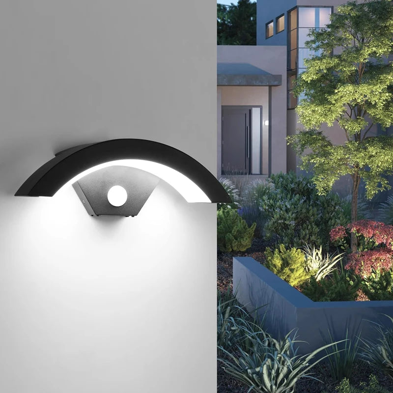 Applique murale LED extérieure design demi-lune gris clair
