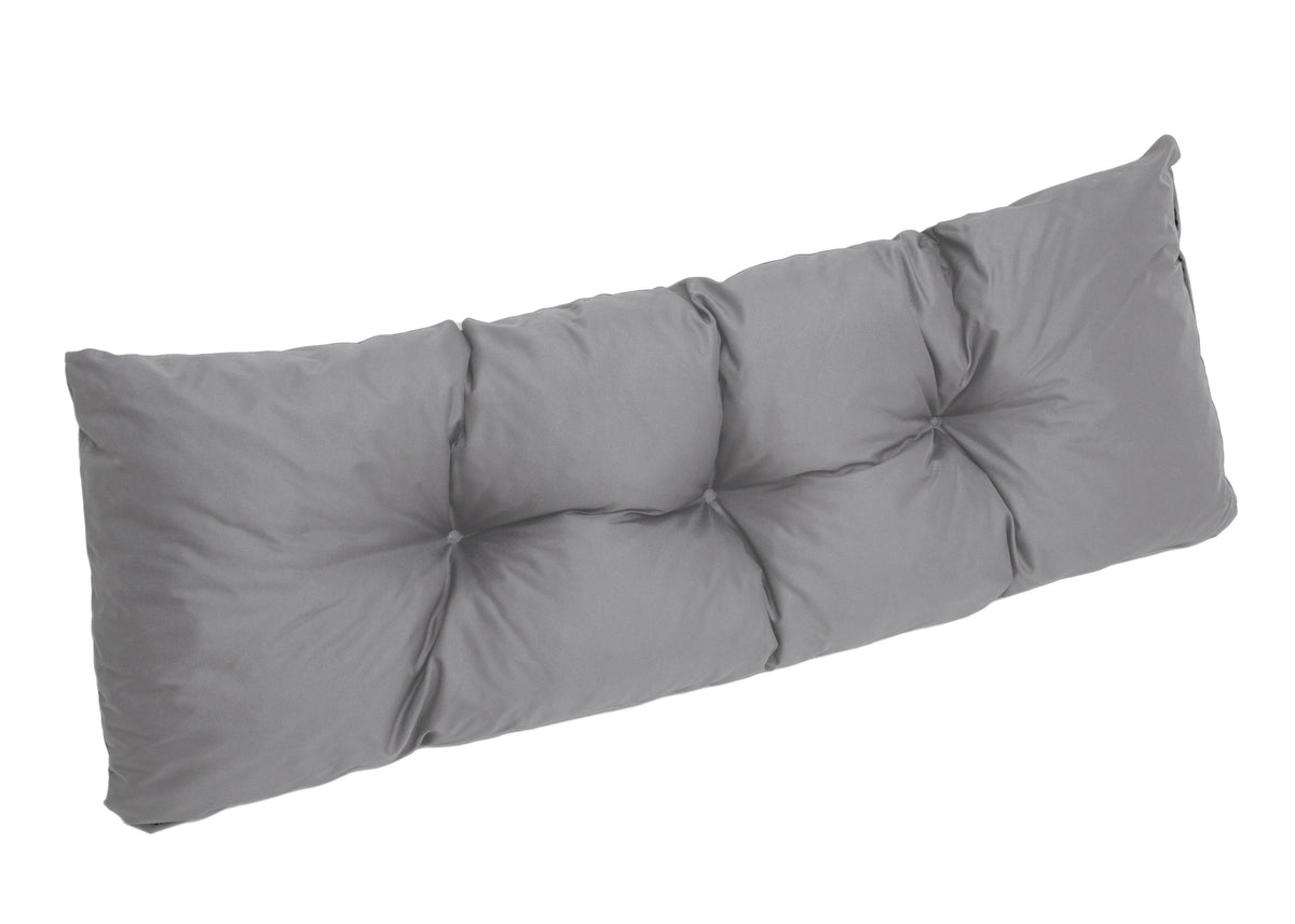 Coussin de palette beige dans un salon de jardin