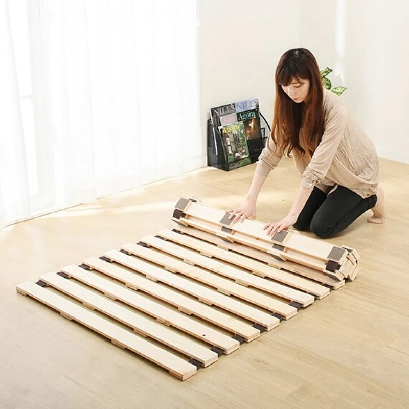 Chambre décorée avec lattes de support style japonais