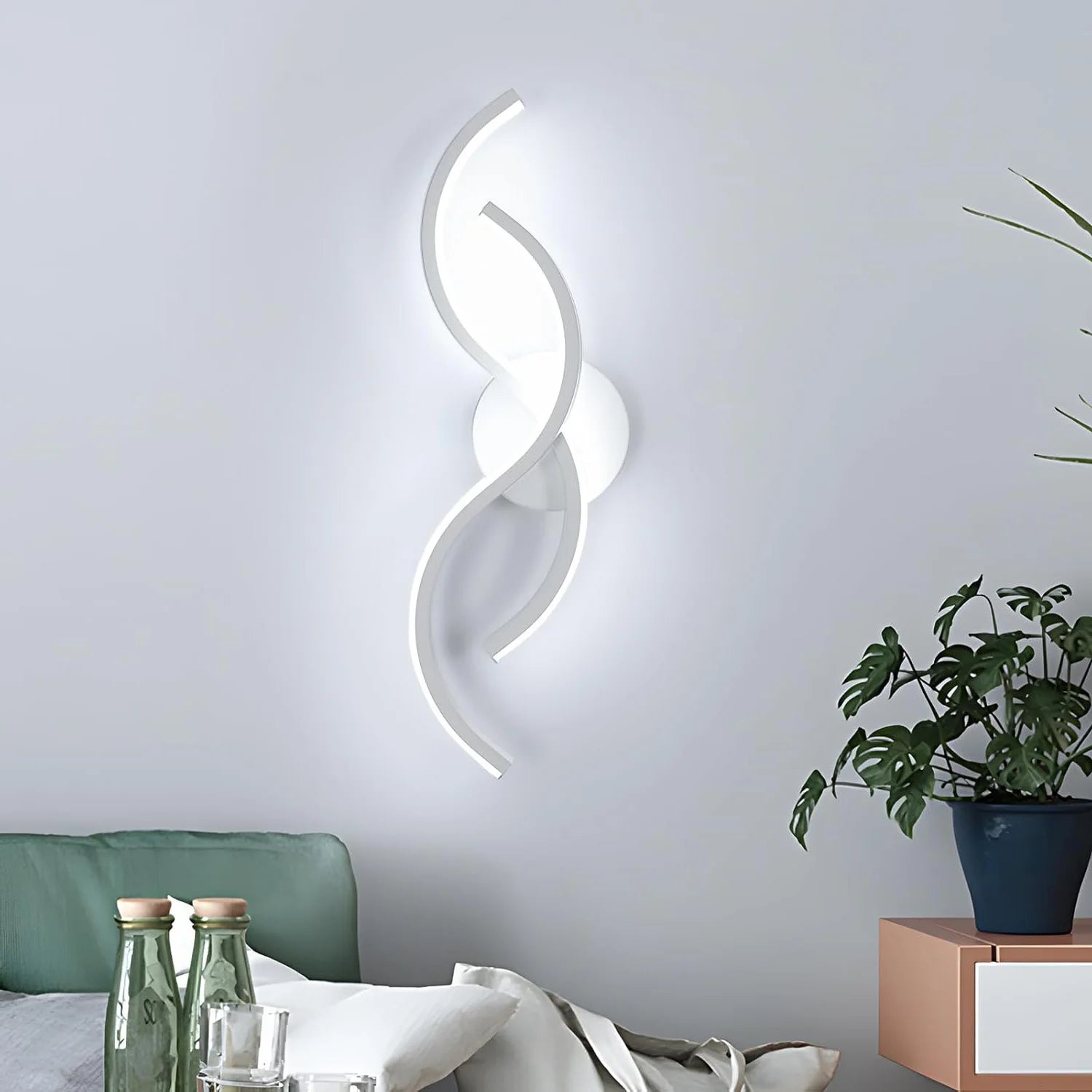 Vue de côté de l'applique murale LED pour salle de bain