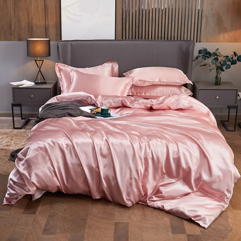 Parure de lit satin luxe 4 pièces violette sur lit double