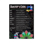 L'image représente le "code du quilter" avec des termes tels que "WIP" (Work in Progress), "UFO" (Unfinished Object) et "PHD" (Projects Half Done), illustrés par des éléments décoratifs colorés et floraux.