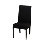 Housse de chaise élastique beige sur chaise de mariage