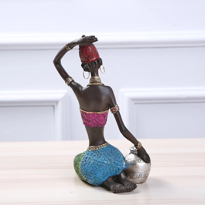 Figurine africaine en résine vert clair vue de face
