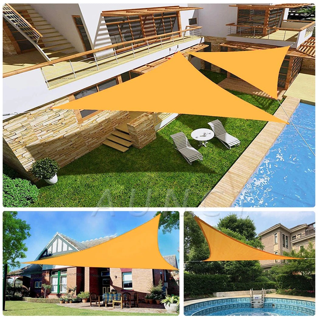 Voile d'ombrage imperméable installée sur une terrasse
