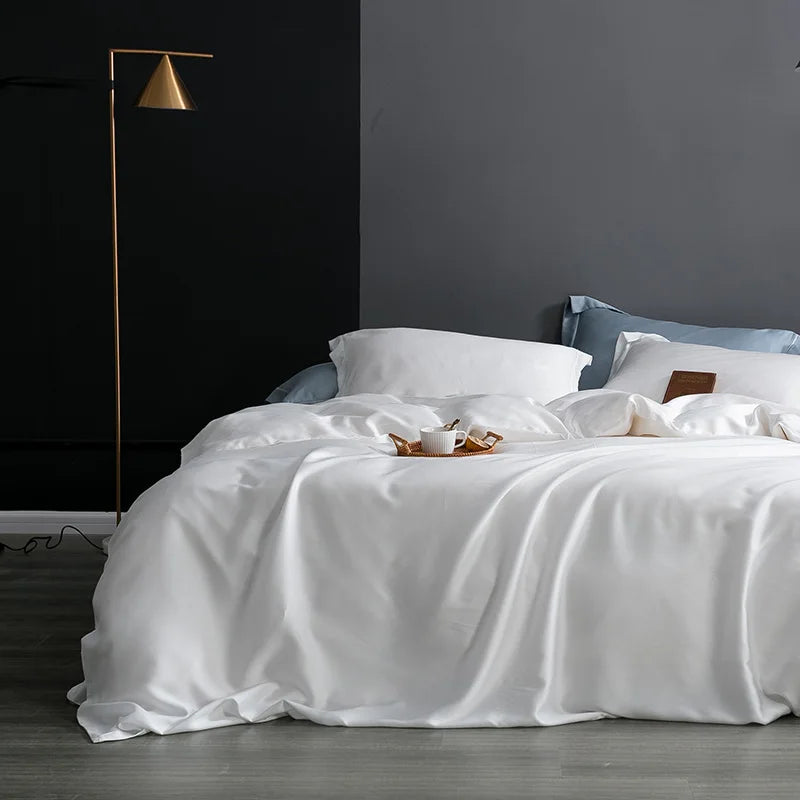 Housse de couette gris clair dans chambre élégante