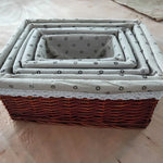 Panier en rotin rose pour rangement de linge