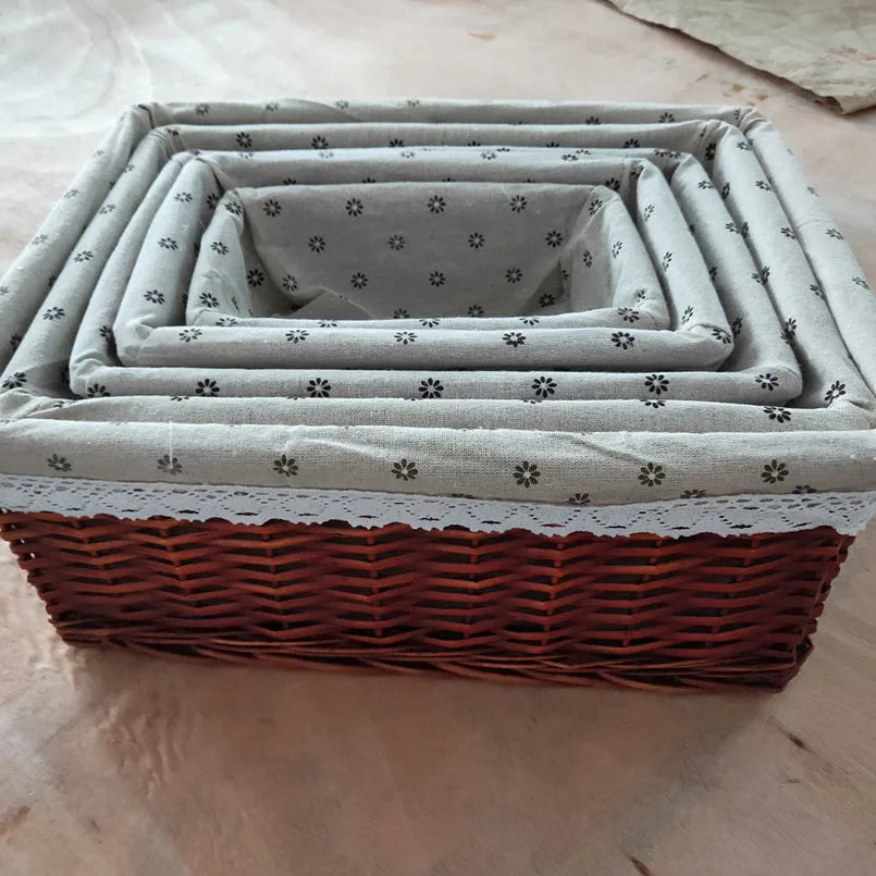 Panier en rotin rose pour rangement de linge