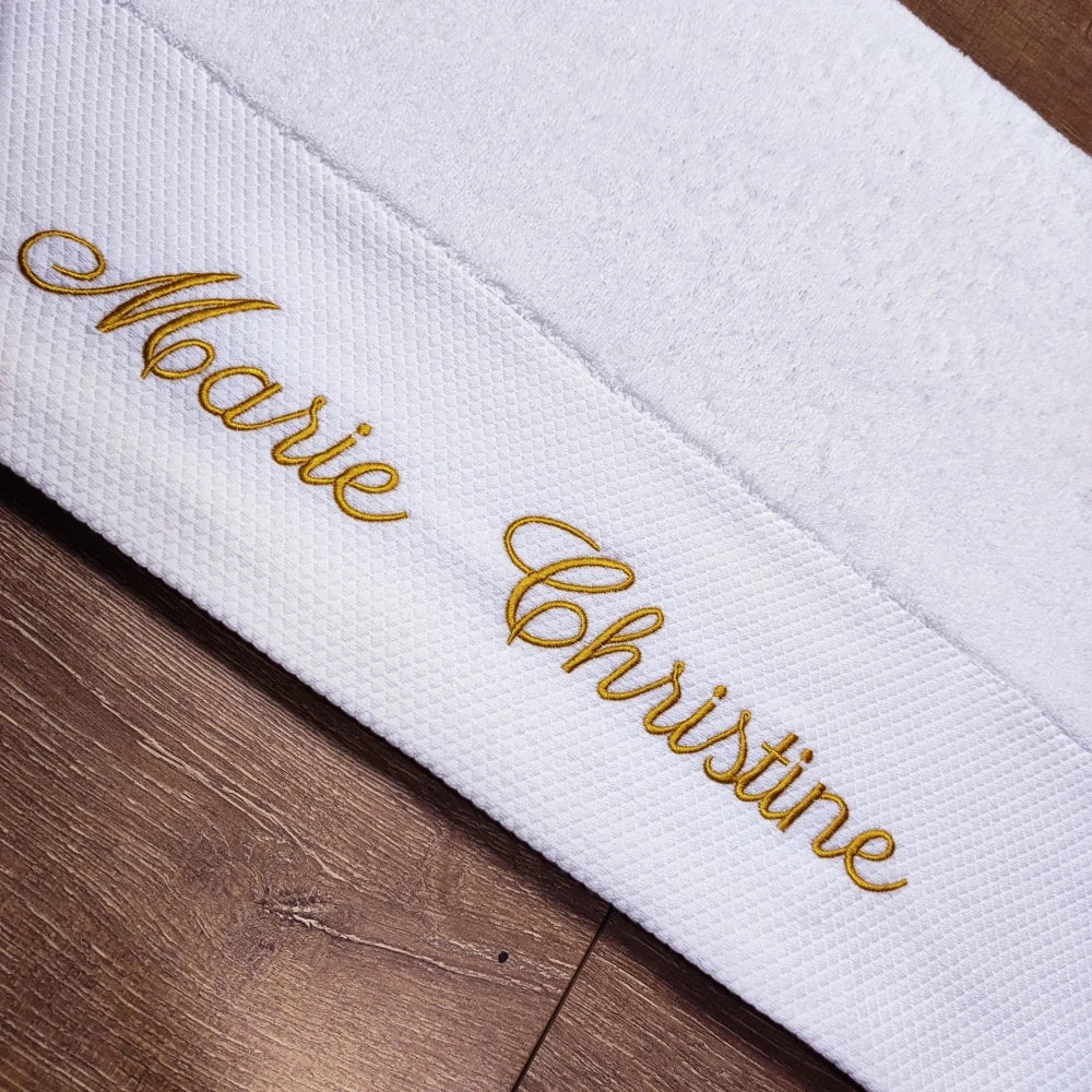Serviette brodée avec nom personnalisé