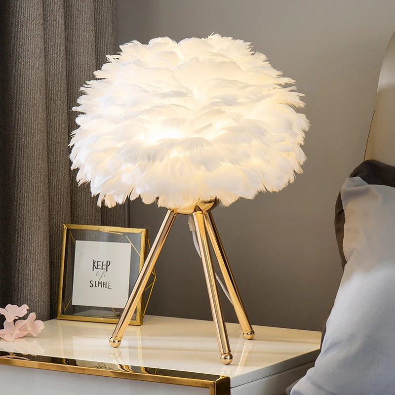 Lampe de chevet en plumes d'oie blanche LED sur table de nuit moderne