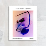 L'affiche présente des formes abstraites et colorées, évoquant des études sur les ombres dans une exposition éphémère à Bruxelles en 1982, avec le titre "Études des ombres" et le crédit de l'artiste Florence Geens.