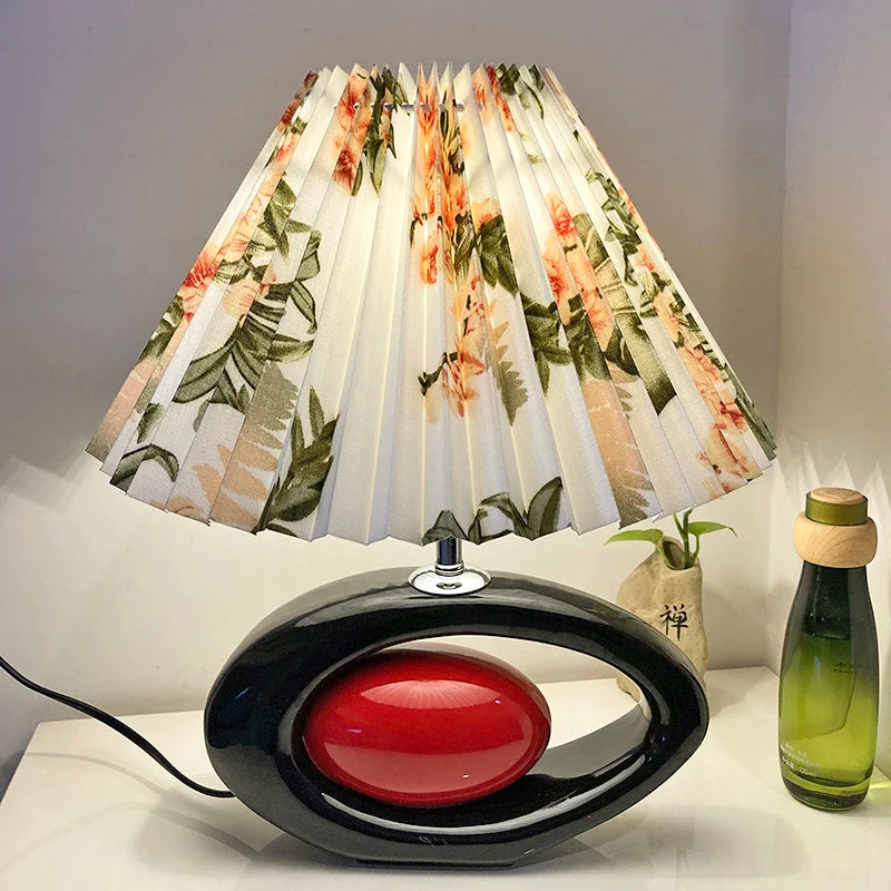 Lampe de chevet allumée avec éclairage LED blanc chaud