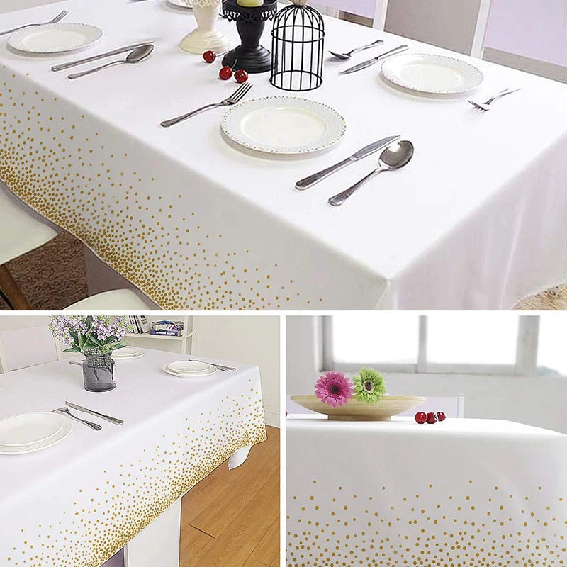 Vue rapprochée du motif imprimé de pois sur la nappe PVC