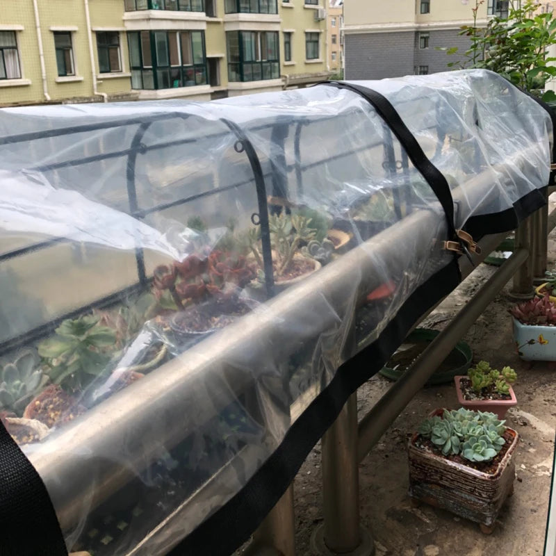 Voile d'ombrage utilisée comme protection pour plantes et fleurs en extérieur