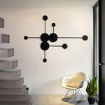 Detail de l'applique murale LED avec abat-jour blanc et eclairage doux
