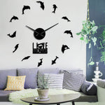 Horloge design dauphins vue de face