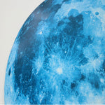 Autocollant lune dans une chambre d'enfants bleue