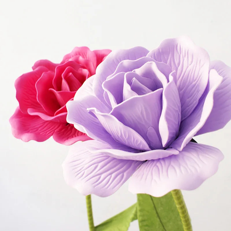 Fleur géante blanche avec tiges pour fenêtre intérieure