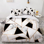 Housse de couette marbre doré blanc sur lit moderne