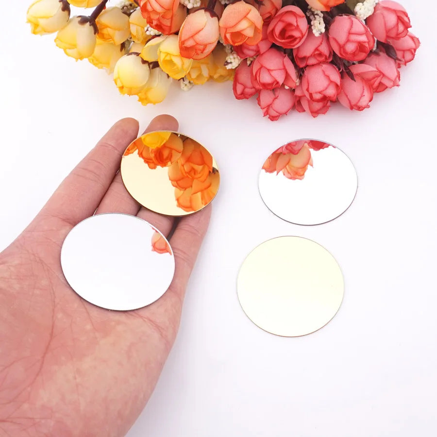 Détail d'un autocollant miroir noir de 5 cm de diamètre