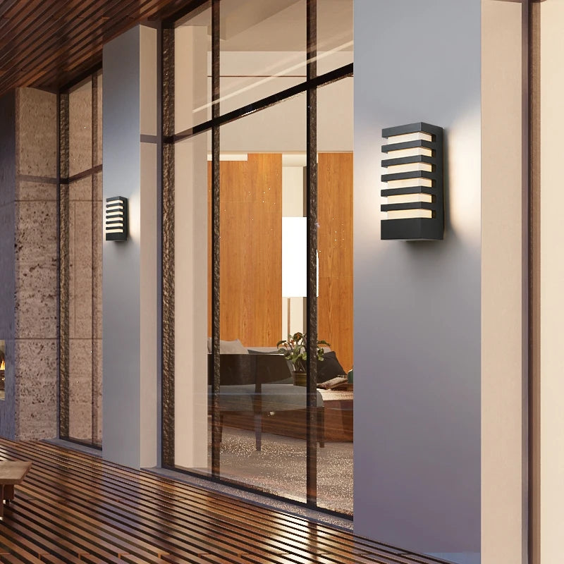 Détail de l'applique murale LED noire avec finition chrome poli