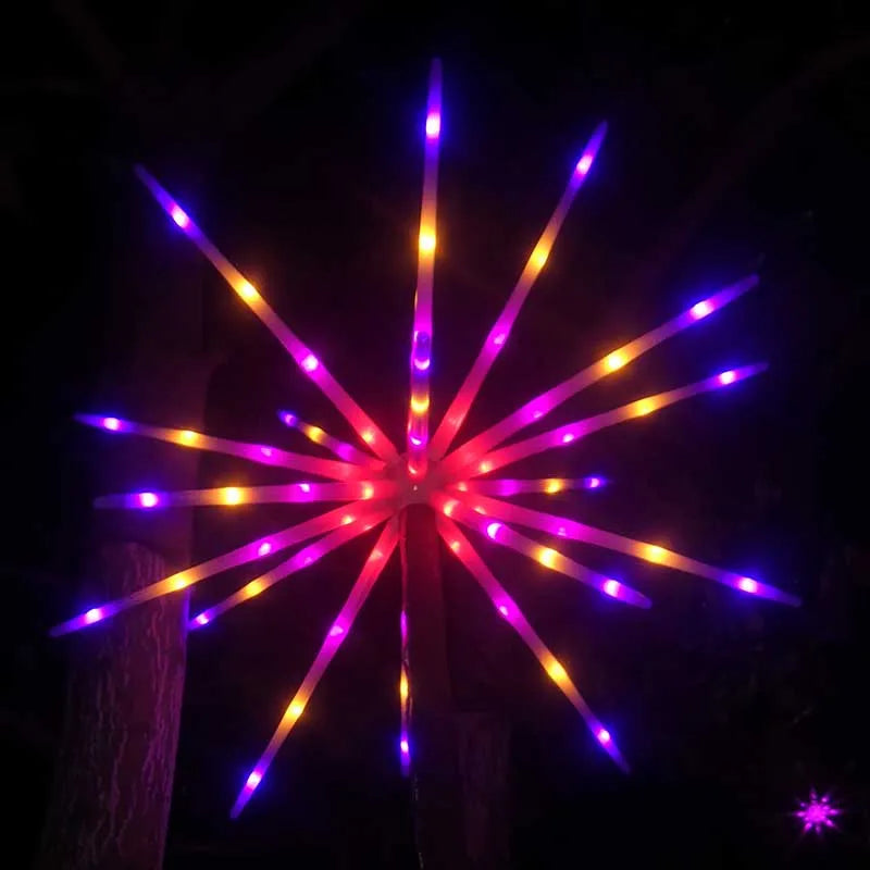 Installation des lumières de Noël le long d'une allée pour une décoration festive