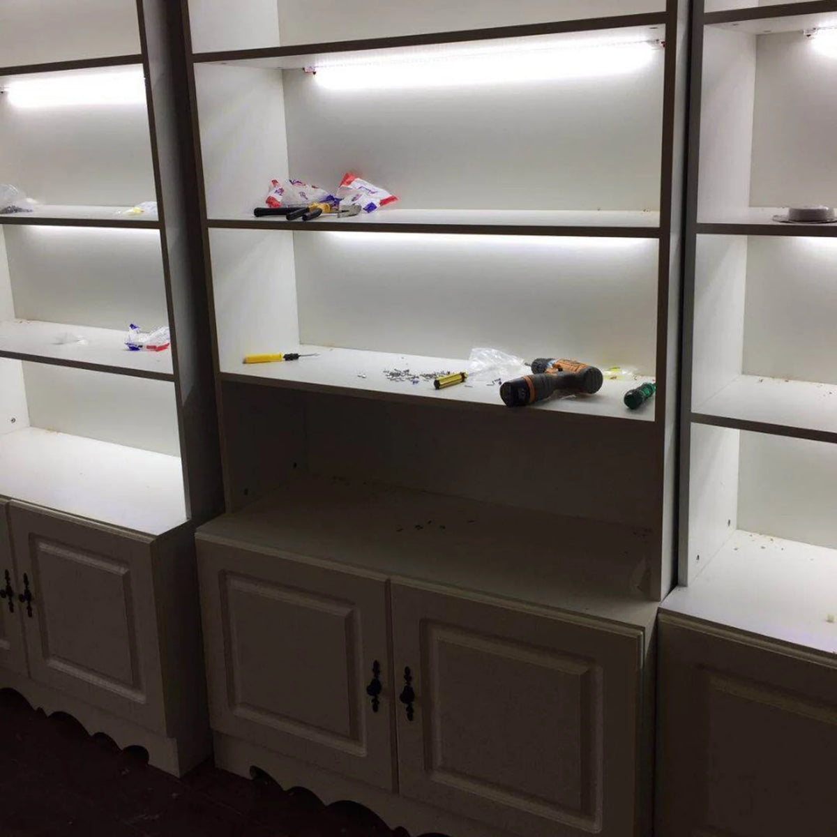 Comparaison des couleurs blanc chaud et blanc pour bande LED