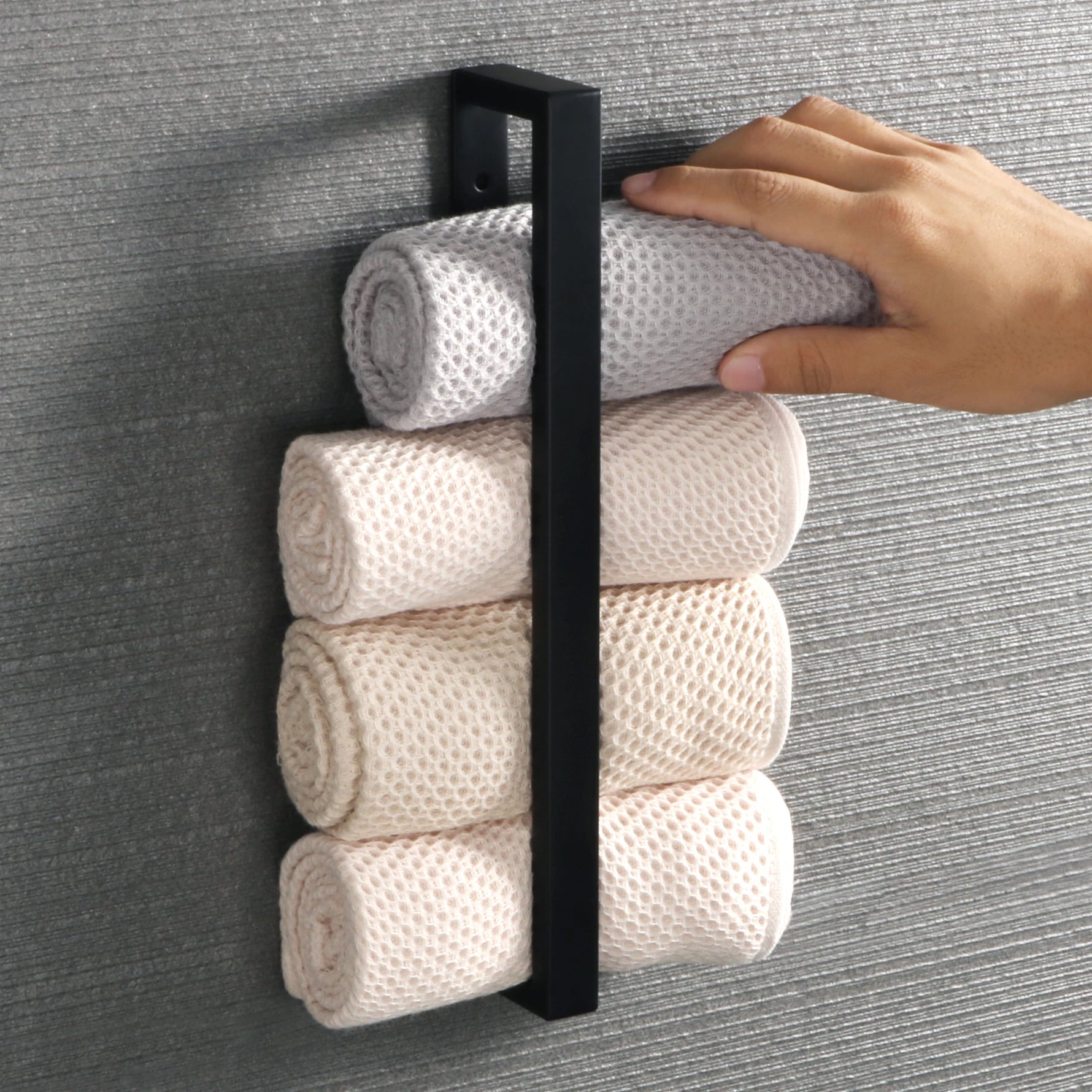 Détail de la finition noire mate du porte-serviettes en acier inoxydable