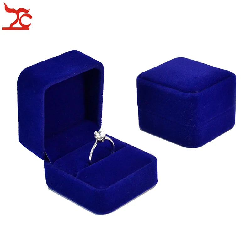 Boîte à bijoux en velours bleu vue de dessus
