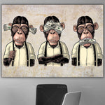 L'image présente trois portraits de chimpanzés dans un style de dessin caricatural. Chacun des chimpanzés porte des accessoires représentant différents aspects du monde des affaires et de la finance.