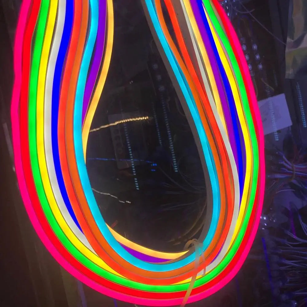 Lampe néon LED étanche pliable formant des lettres décoratives au mur