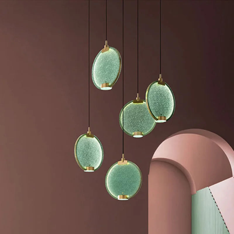 Suspension minimaliste en laiton avec verre rond suspendue au plafond