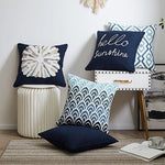 Coussin décoratif bleu nuit brodé étoile de mer jaune 45x45cm