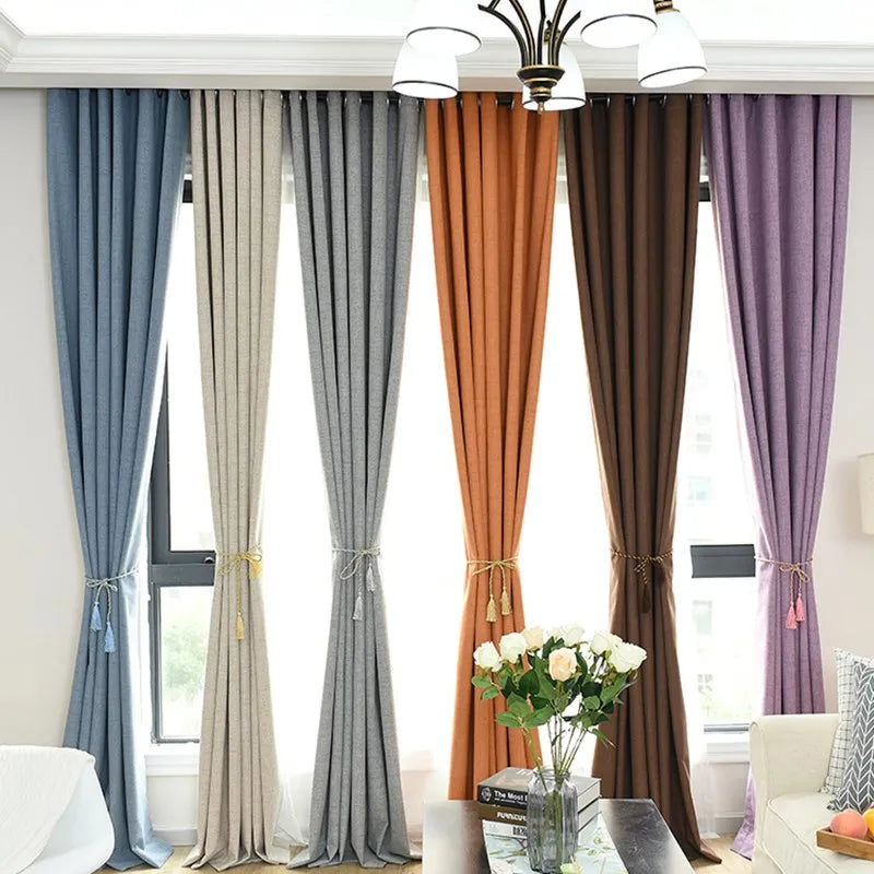 Rideau violet moderne dans une chambre à coucher