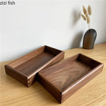 Plateau de rangement en bois noyer noir sur un bureau moderne