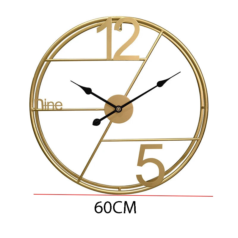 Comparaison des couleurs noire et dorée de l'horloge