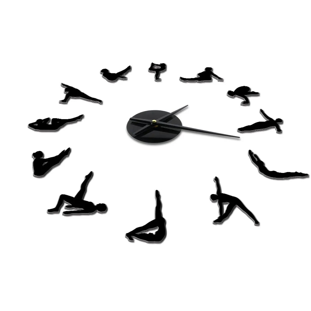 Horloge murale abstraite de grande taille dans un espace fitness