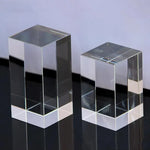 Vue rapprochée du cube en cristal K9 montrant sa clarté